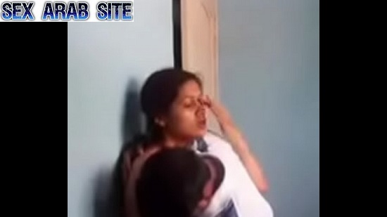 تقفيش واحضان وبوس فى عيادة الدكتور – سكس عربى